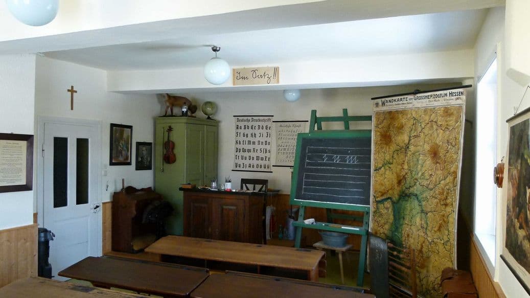 Historisches Klassenzimmer aus der "Kaiserzeit"