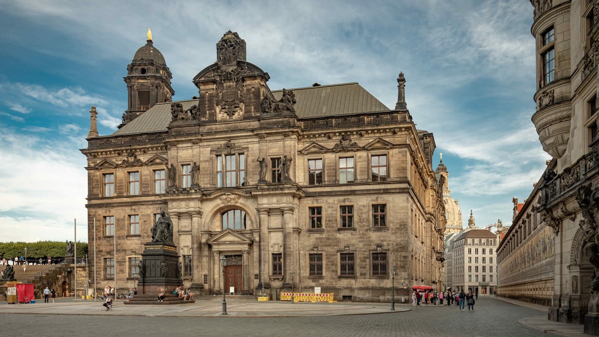 Ständehaus Dresden, Blick über den Schloßplatz