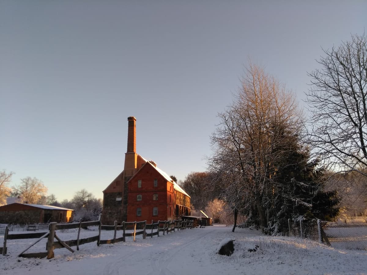 Alte Brennerei im Winter