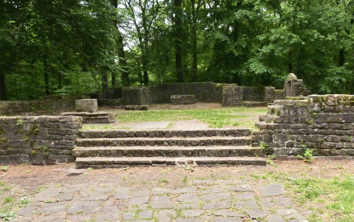 Ruine der Kirche St. Stephan auf dem Heiligenberg
