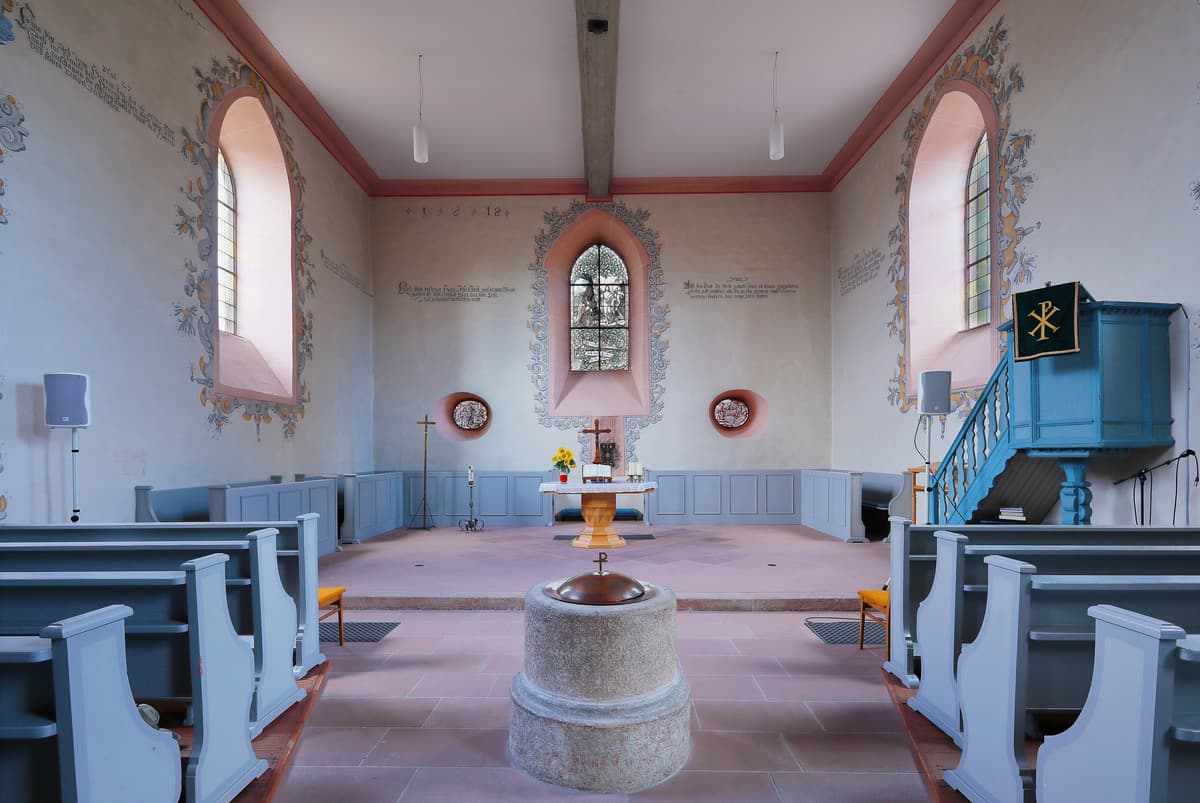 Kirche Dolgesheim Innen nach Osten