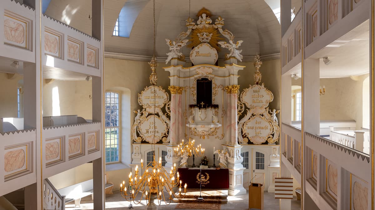 Altar der St. Petrikirche Büßleben