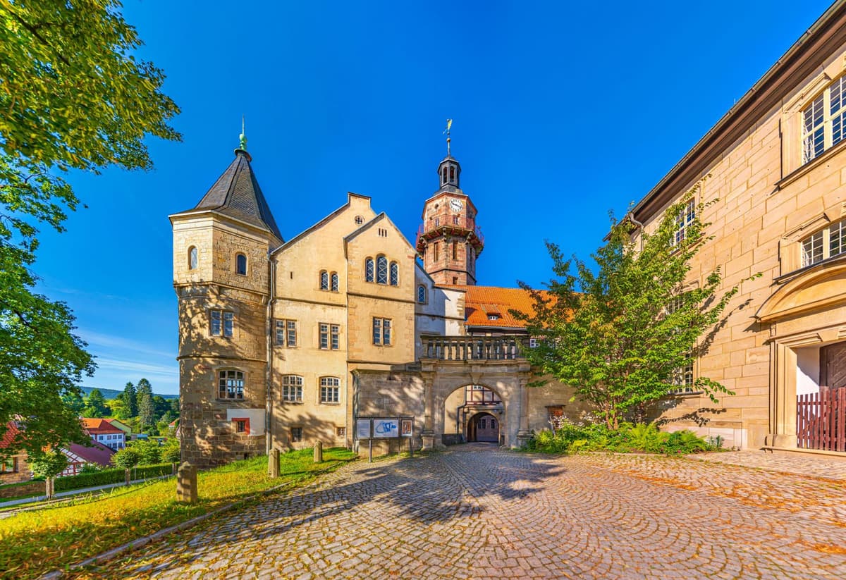 Ostansicht mit Altantor