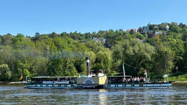Historischer Personendampfer Diesbar