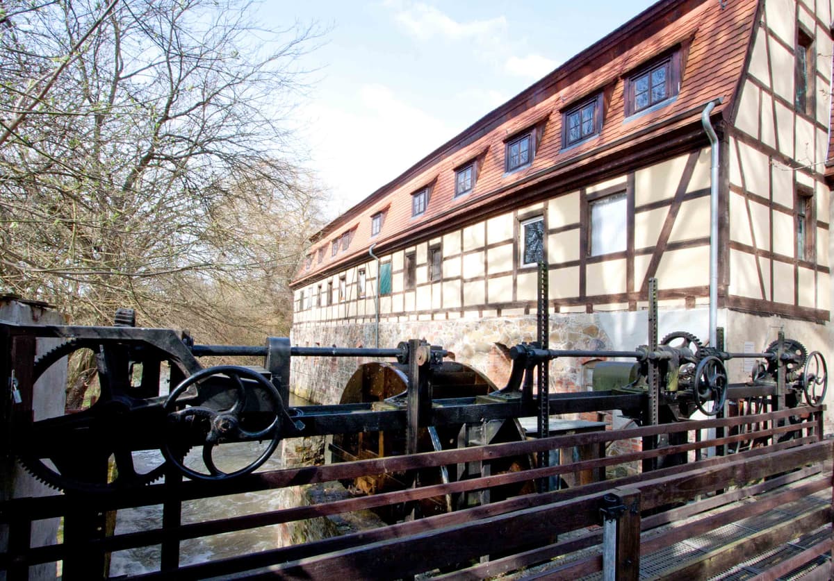 Mühlenrückseite mit Wasserrad