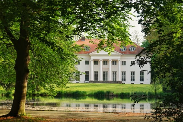 Schlösschen Schönburg mit kurfürstlichem Badegemach