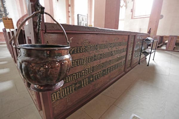 Historisches Gestühl in der Simultankirche Bechtolsheim