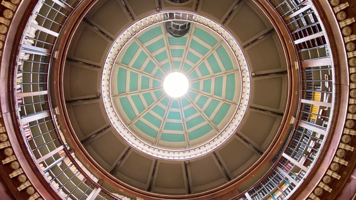 Decke Bibliothek