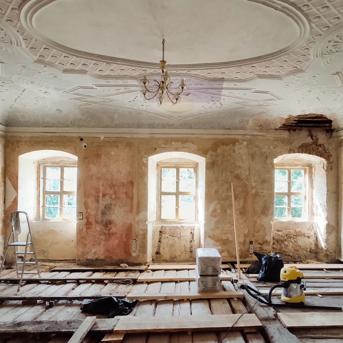 Saal mit Stuck