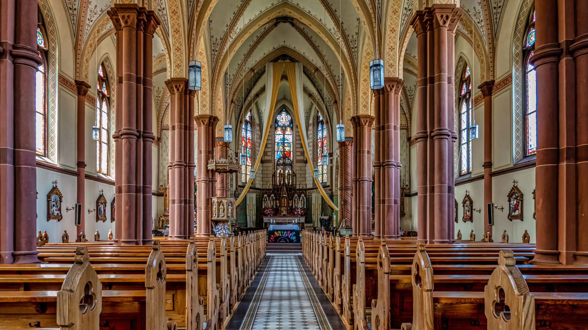 Katholische Kirche Märia Himmelfahrt Otterstadt, Kirchenschiff (Innenansicht)