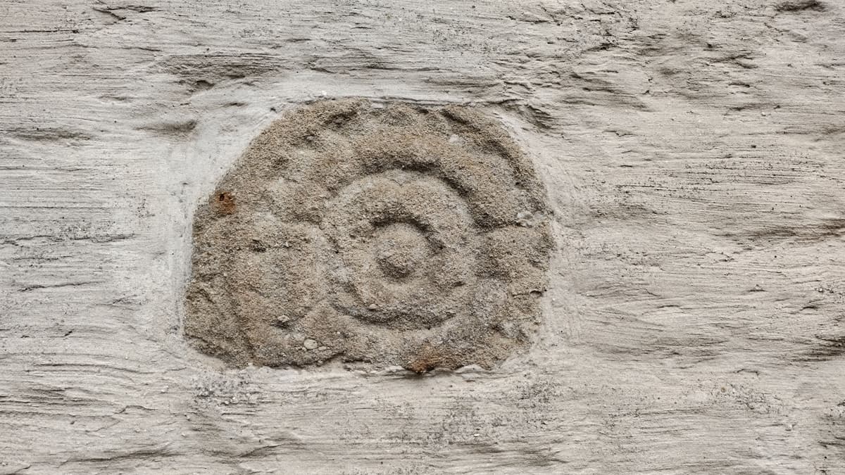 Spolie an der Flurskapelle