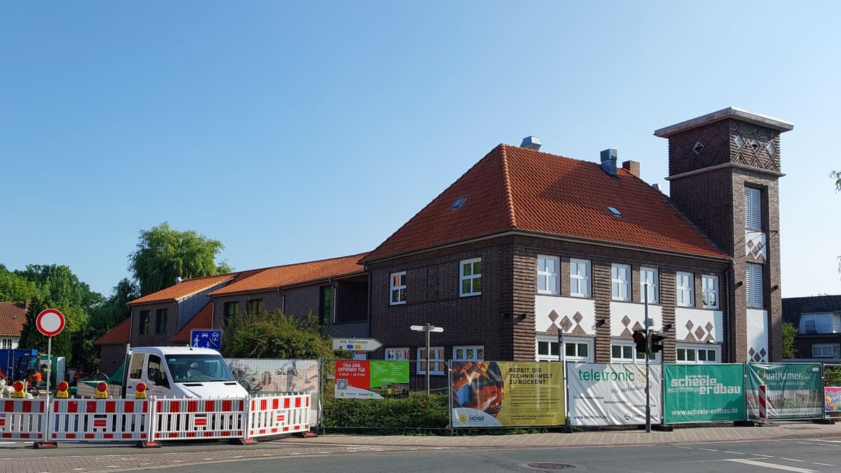Altes Feuerwehrhaus im Umbau zum UZW (Eröffnung Ende August 2025)