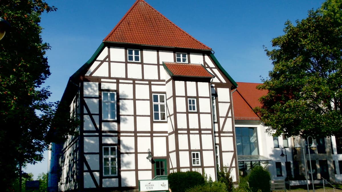 Burg Lemförde mit Fachwerkanbau