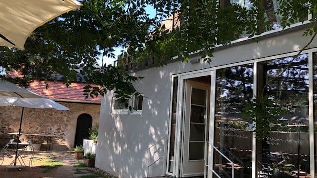 Garten, neuer Anbau und Nebengebäude