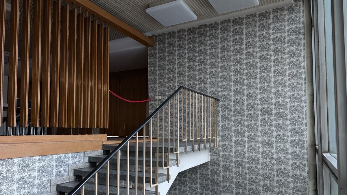 Aufgang zum Plenarsaal mit bauzeitlicher Austattung