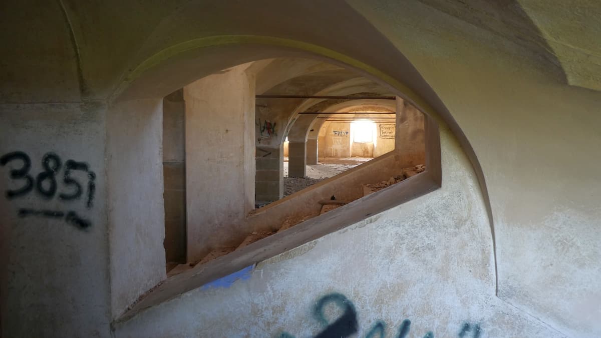 Gutshof Öttershausen – Durchblick in die Lagerräume