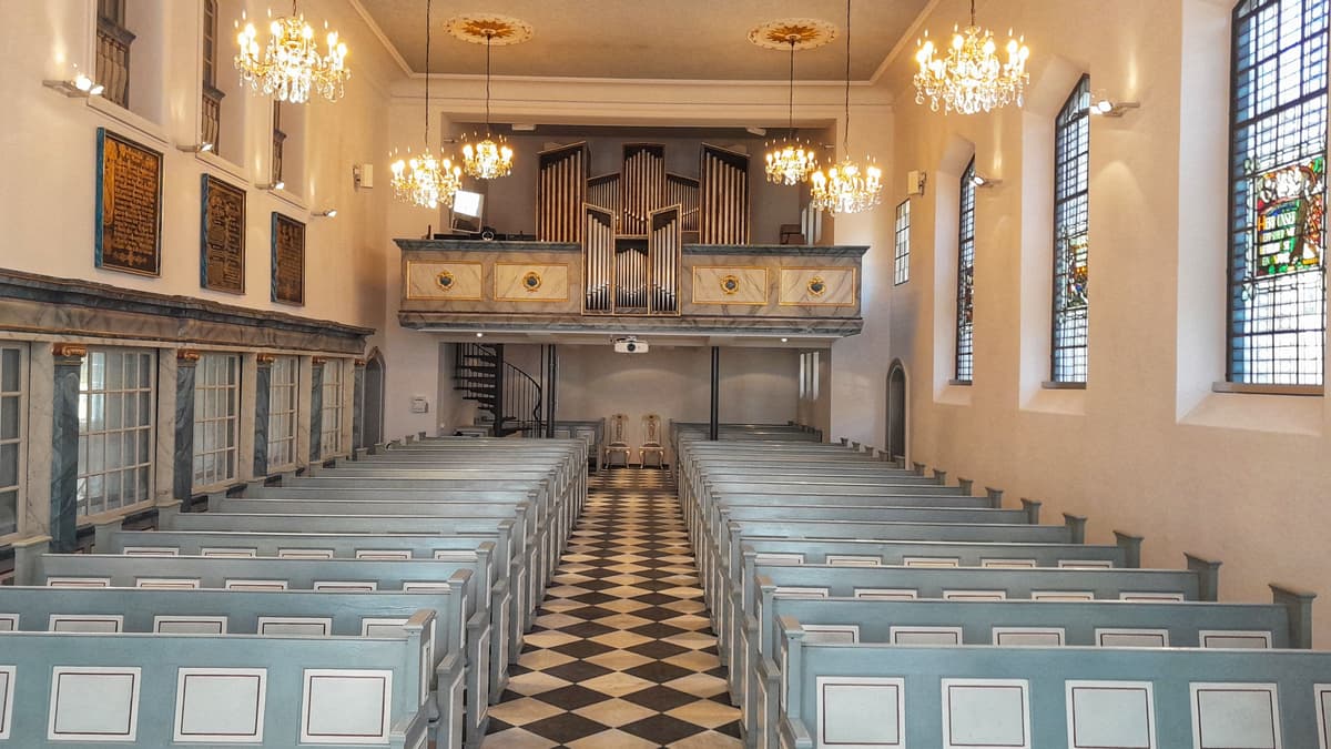 Evangelische Kirche Frechen - Innenraum mit Orgelempore