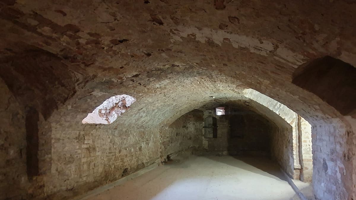 Mittelalterlicher Gewölbekeller im Gutshaus Satzkorn