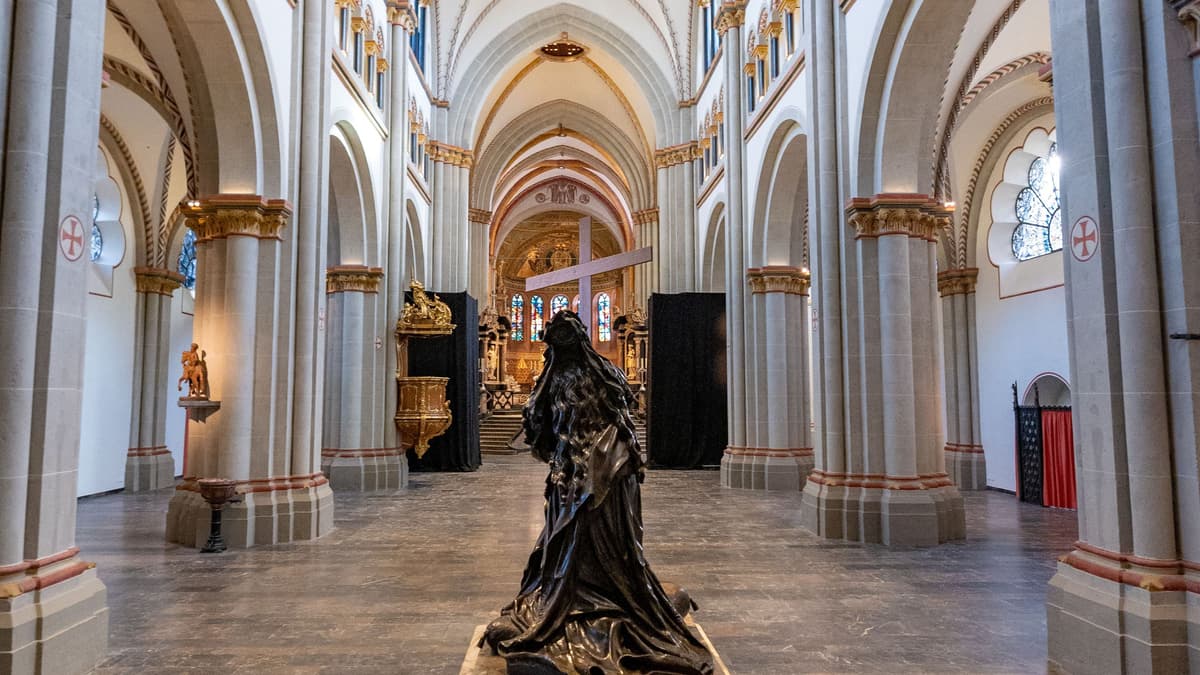 Bonner Münsterbasilika Hauptschiff