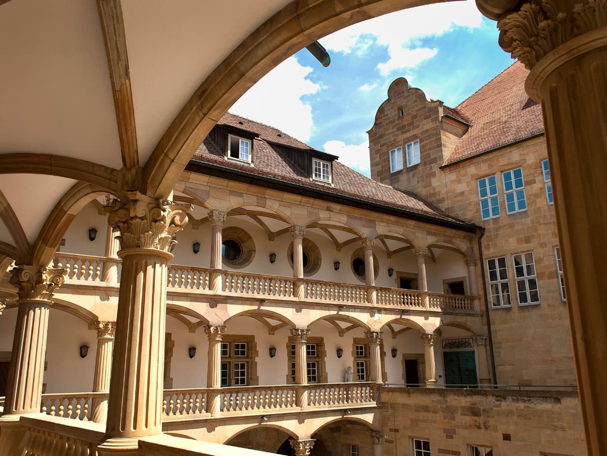 Altes Schloss in Stuttgart, Innenhof mit Arkaden