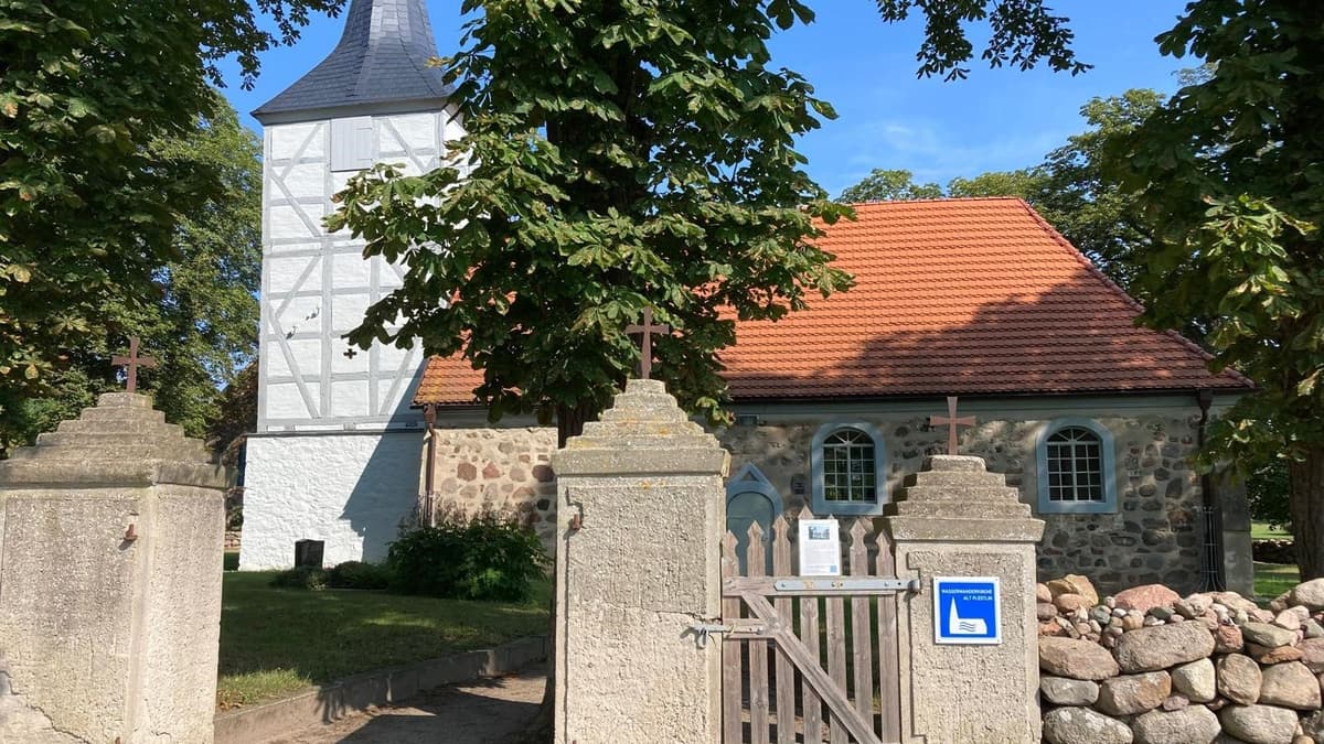 Kirche Alt Plestlin