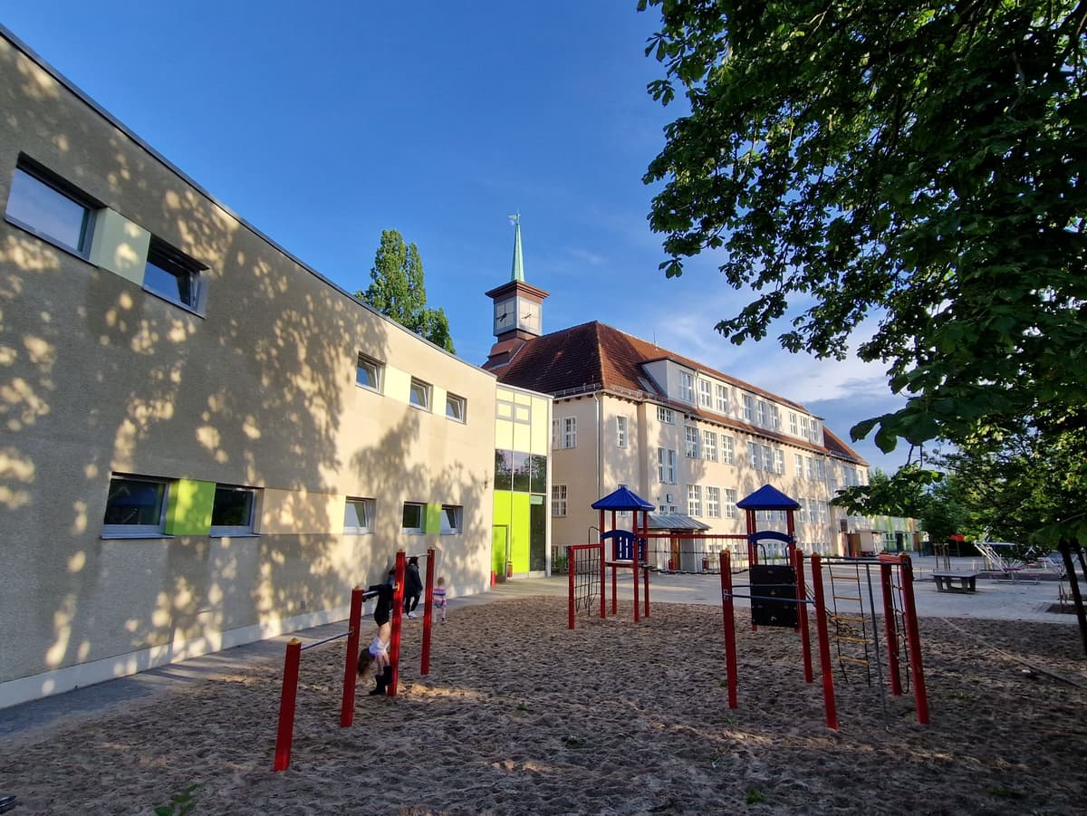Goethe-Grundschule Neuenhagen bei Berlin mit neuem Anbau