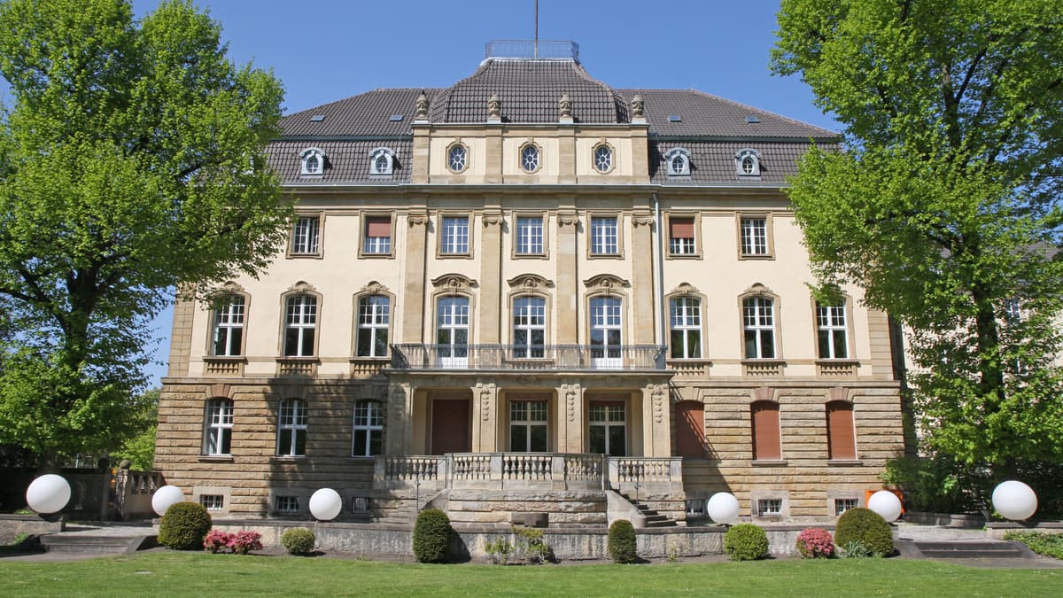 Außenansicht: Schlösschen der Bezirksregierung