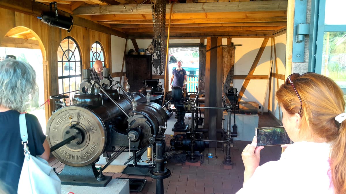 Anblick der historischen Dampfmaschine Nr. 549 von 1895