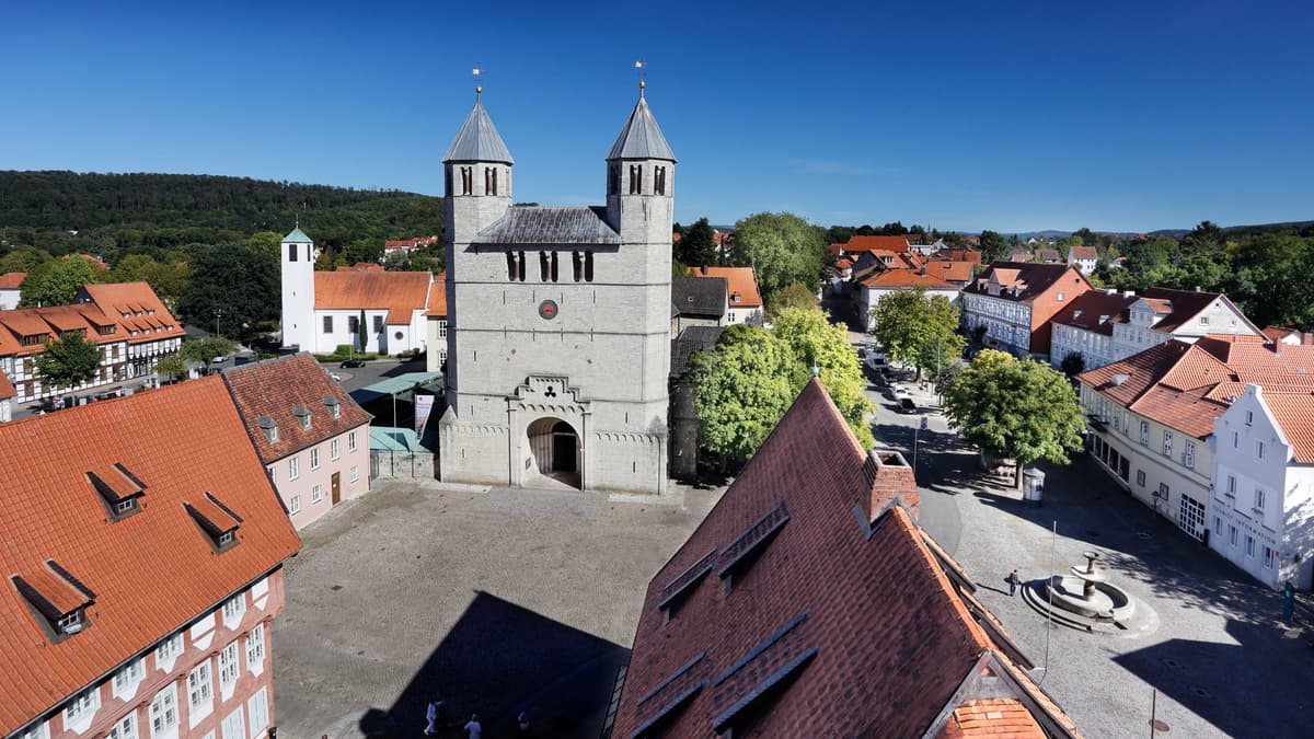 Stiftskirche und Festspielbrunnen