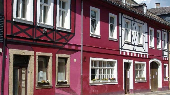 Halunkenburg, Straßenfassade