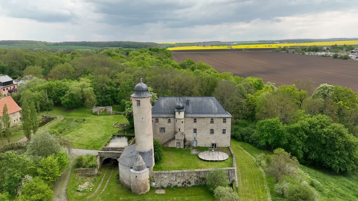 Burg Denstedt aus der Luft