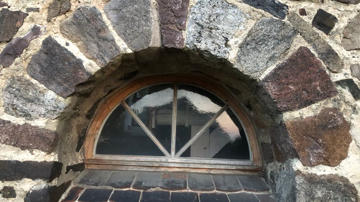 Romanisches Fenster, Nordseite