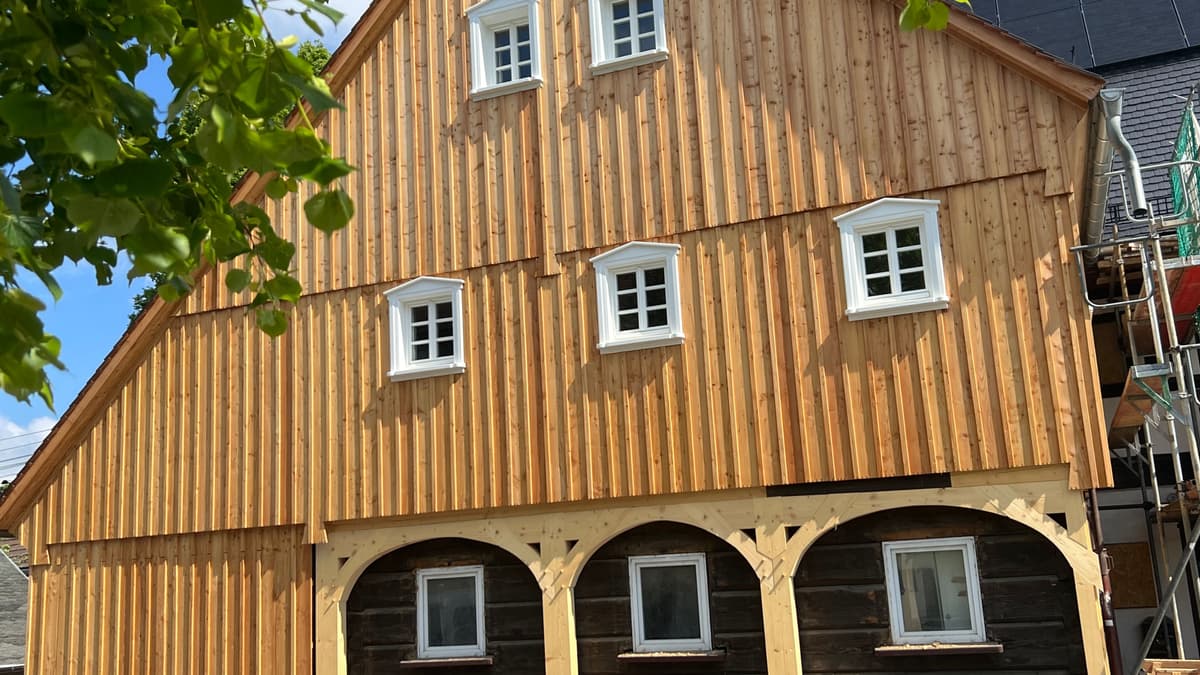 Erneuerte Fassade und Umgebinde