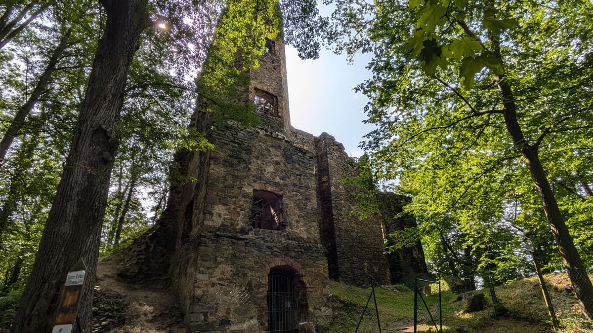 Ruine Liebau im Geschichts- und Naturpark Liebau