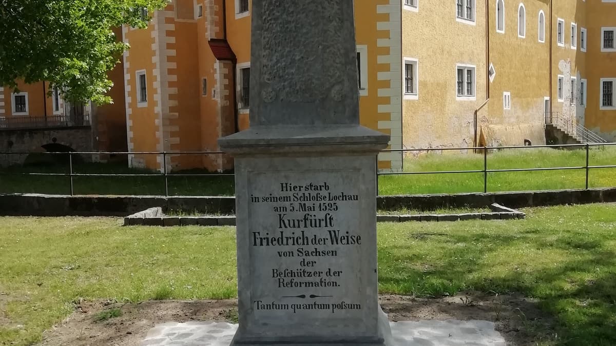 Beschriftung Denkmal Friedrich der Weise