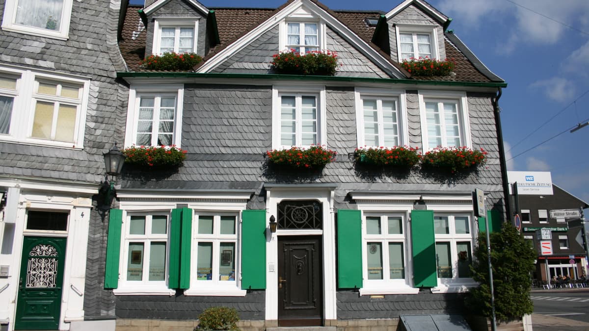 bergisches Wohn- und Geschäftshaus