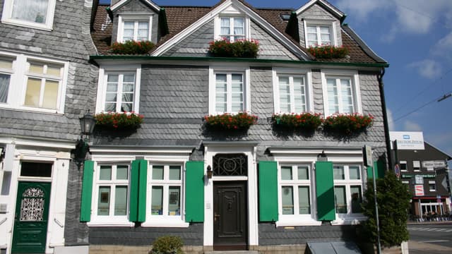 Gebäude Cronenberger Anzeiger | ehemaliges Bürgermeister Haus von 1800