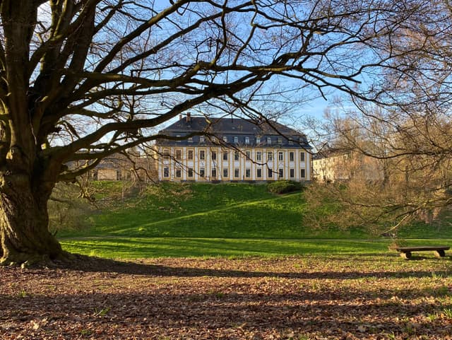 Schloss und Park Leubnitz