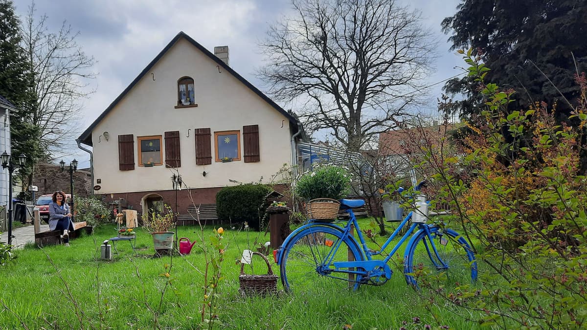 Unser Haus von der Straße her