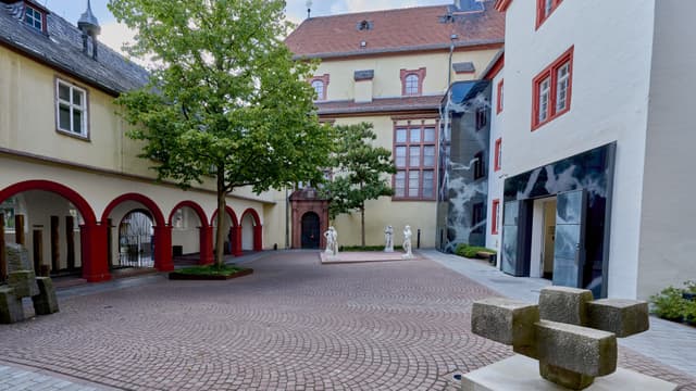 Ehem. Jesuitenkolleg und ehem. Jesuitenkirche