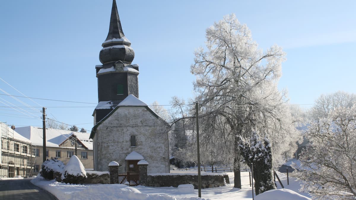 Dorfkirche Laskau im Winter