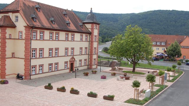 Huttenschloss