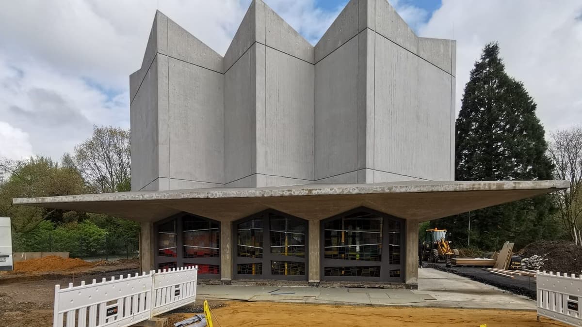 Die ehem. Trauerhalle| Fritz Bauer Bibliothek von außen