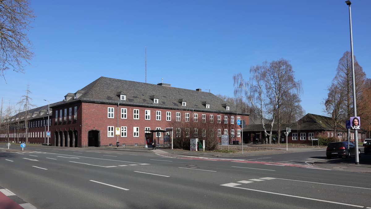 Ehemalige Polizeikaserne Mönchengladbach - Ansicht vom Straßenraum