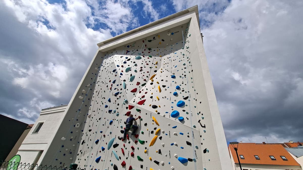 Außenansicht DAV Kletterzentrum Tirschenreuth
