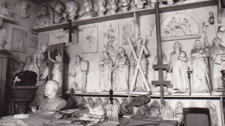 Historisches Foto des Bildhauerateiliers