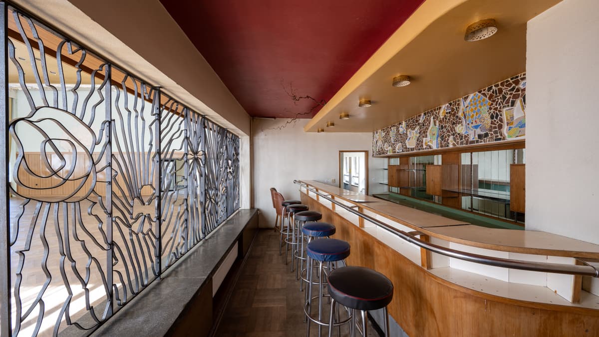 Mosaikbar im großen Saal