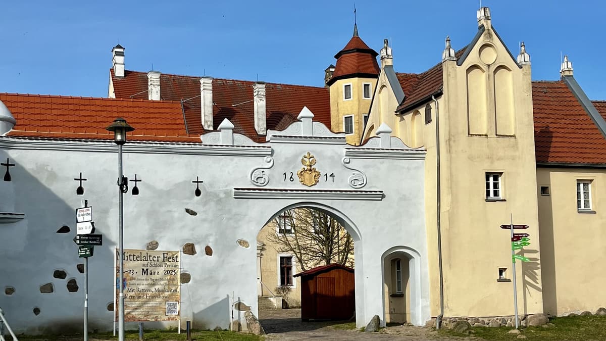 Schlosseinfahrt Penkun