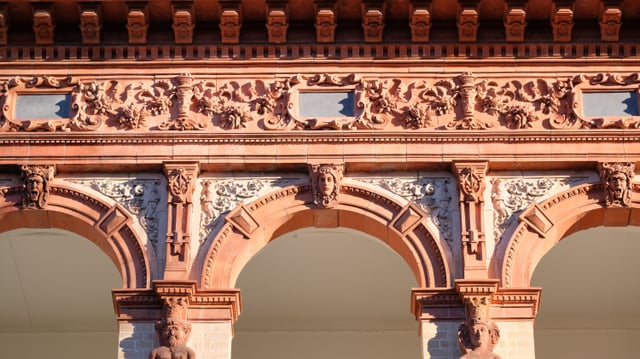 Wohnhaus mit Terrakotten-Fassade