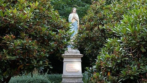 Marienstatue im Park
